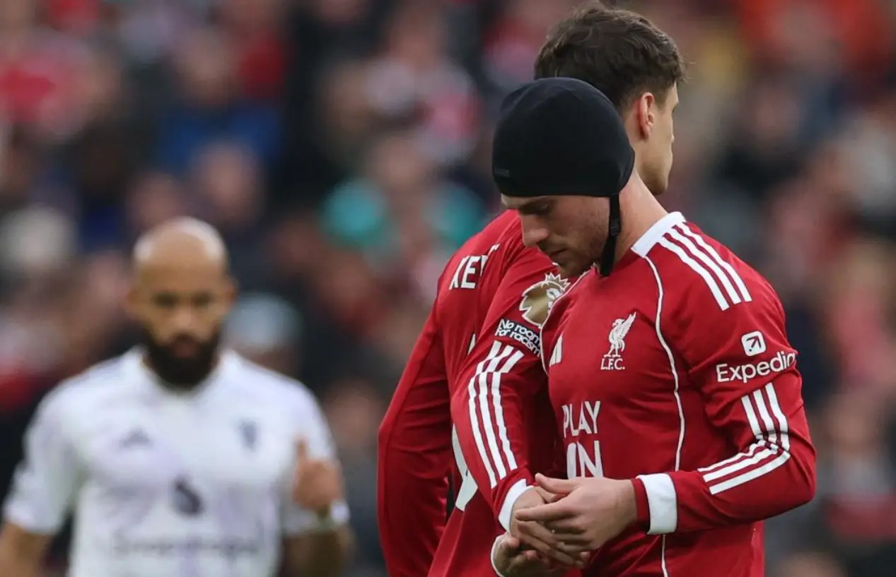 区内疑似手, entit, 利物浦在主 区内疑似手, entit, 利物浦在主